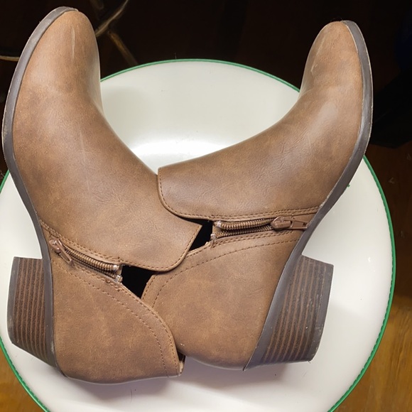 Deep Brown ankle boots( light from overhead lamp distorts the color) - Picture 7 of 10